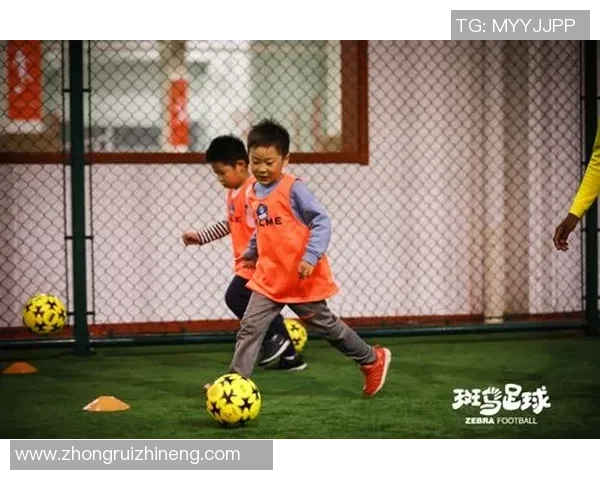 球星爸爸带娃共赴绿茵场 温馨时刻展现父爱与足球情怀