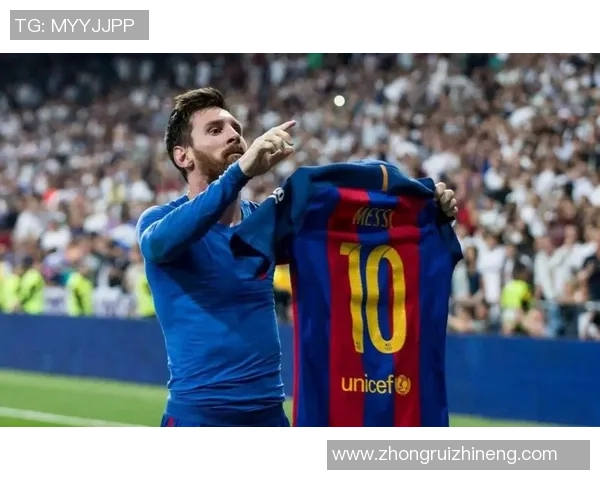 足球明星缩小版趣味图集展示球场传奇瞬间，重现经典时刻的迷你风采